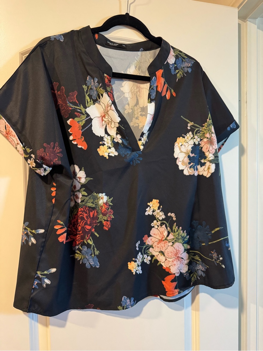 SHEIN Black Floral V-Neck Short Sleeve Blouse